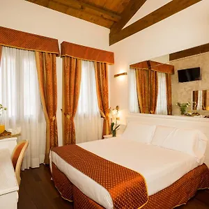 https://casanova-fourrooms.hotelslidodijesolo.com