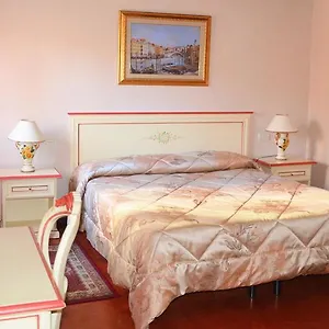 Holidays 2*, Venetië Italië